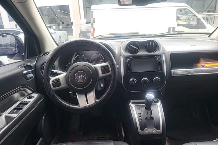 Used Jeep Compass 2014 Revised Version 2.4L Four-Wheel Drive Luxury Edition Steering Wheel