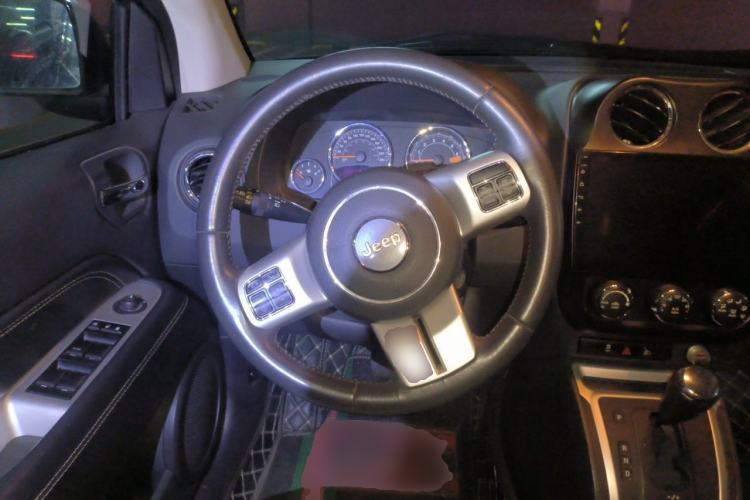 Used Jeep Compass 2014 2.4L four-wheel drive sport version Steering Wheel