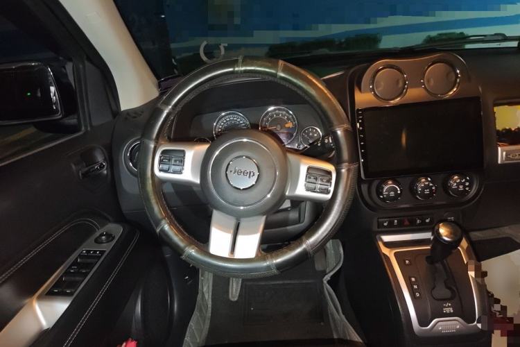 Used Jeep Compass 2014 2.0L two-wheel drive luxury version Steering Wheel