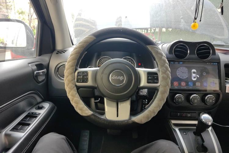 Used Jeep Compass 2014 Revised Version 2.4L Four-Wheel Drive Comfort Edition Steering Wheel