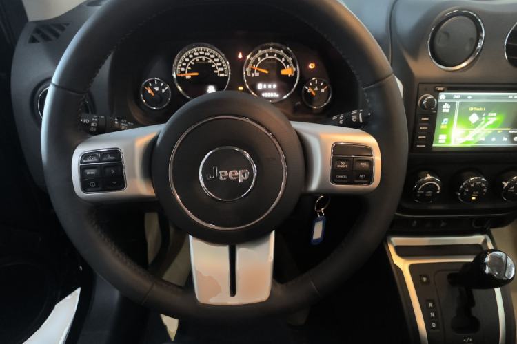 Used Jeep Compass 2014 Revised Version 2.4L Four-Wheel Drive Comfort Edition Steering Wheel