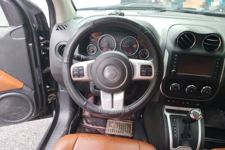 Used Jeep Compass 2014 Revised Version 2.4L Four-Wheel Drive Luxury Edition Steering Wheel