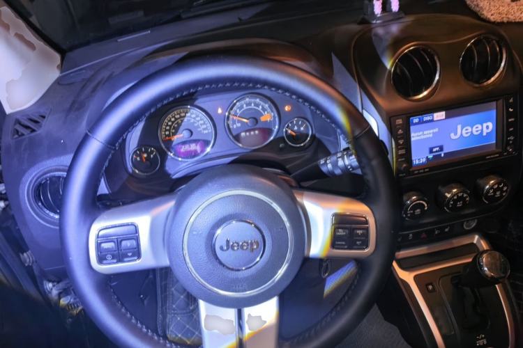 Used Jeep Compass 2014 2.4L four-wheel drive luxury navigation version Steering Wheel