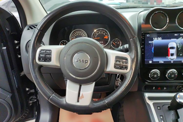 Used Jeep Compass 2014 Revised Version 2.4L Four-Wheel Drive Comfort Edition Steering Wheel