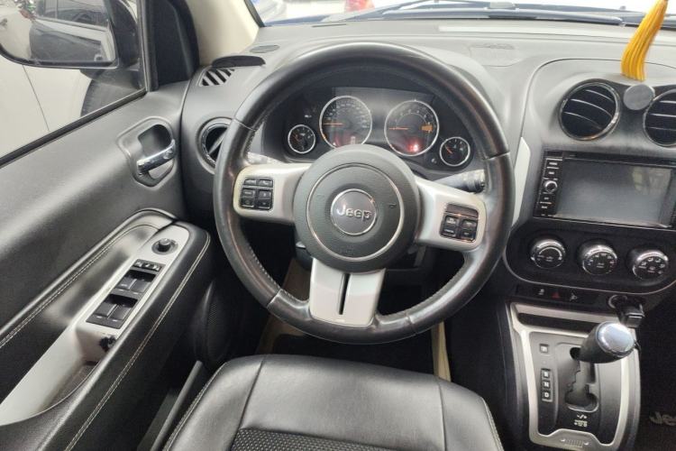 Used Jeep Compass 2014 Revised Version 2.4L Four-Wheel Drive Comfort Edition Steering Wheel