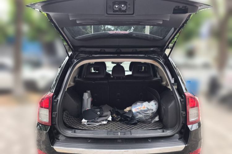 Used Jeep Compass 2014 2.4L four-wheel drive luxury version Trunk