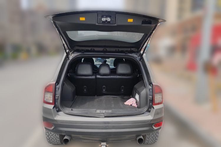 Used Jeep Compass 2014 2.4L Four-Wheel Drive Serpentine Collection Edition Trunk
