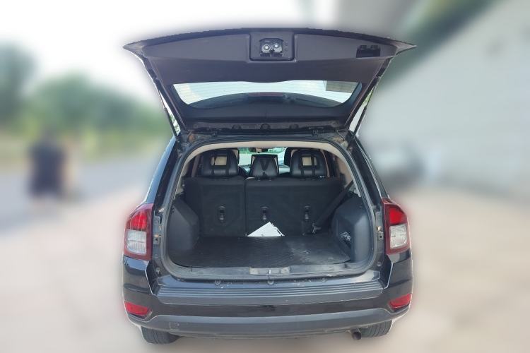 Used Jeep Compass 2014 2.0L two-wheel drive sport version Trunk