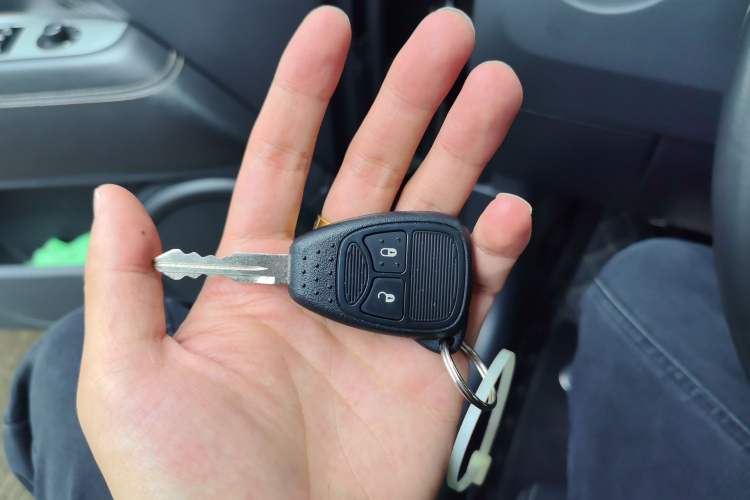 Used Jeep Compass 2014 2.4L four-wheel drive sport version Vehicle Key