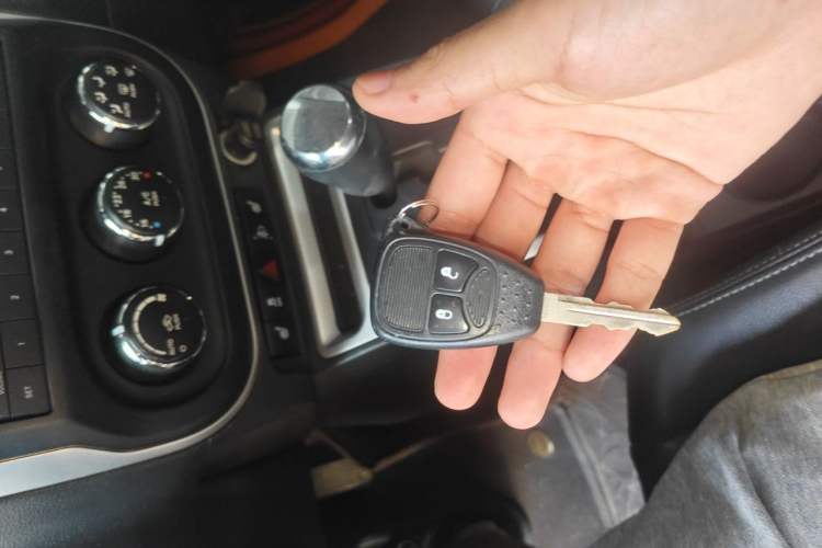 Used Jeep Compass 2014 2.4L four-wheel drive luxury version Vehicle Key