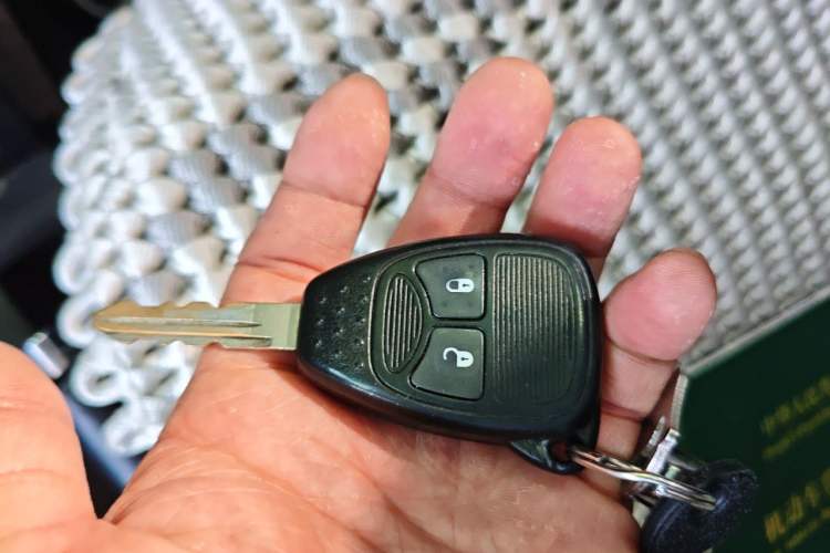 Used Jeep Compass 2014 2.4L four-wheel drive sport version Vehicle Key