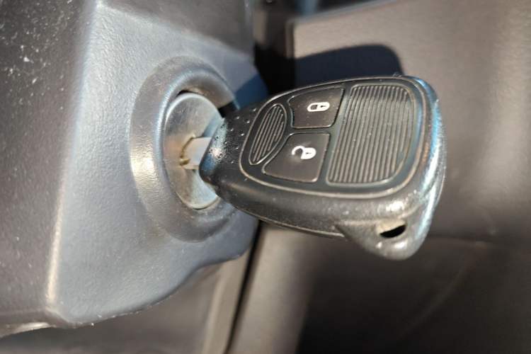Used Jeep Compass 2014 2.4L four-wheel drive sport version Vehicle Key