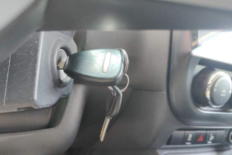 Used Jeep Compass 2014 2.0L two-wheel drive sport version Vehicle Key