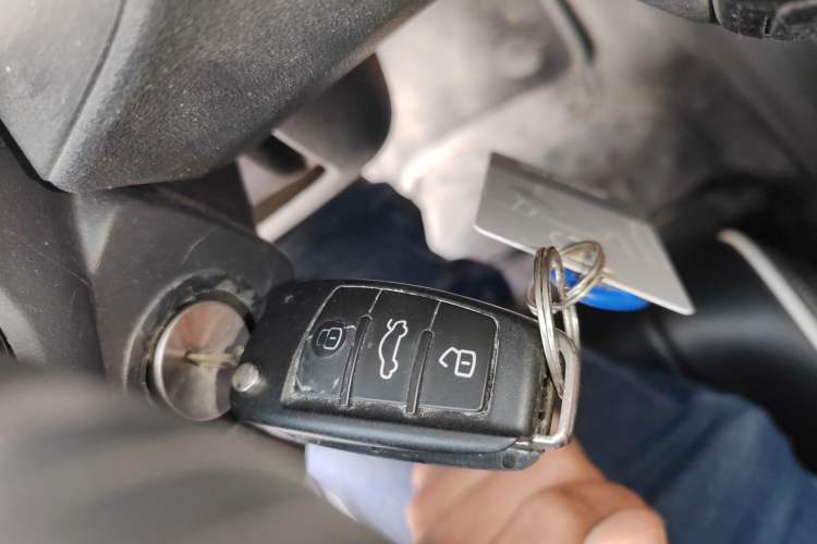 Used Jeep Compass 2014 2.4L Four-Wheel Drive Serpentine Collection Edition Vehicle Key