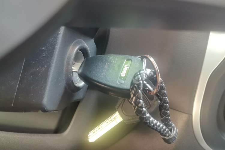 Used Jeep Compass 2014 2.0L two-wheel drive luxury version Vehicle Key