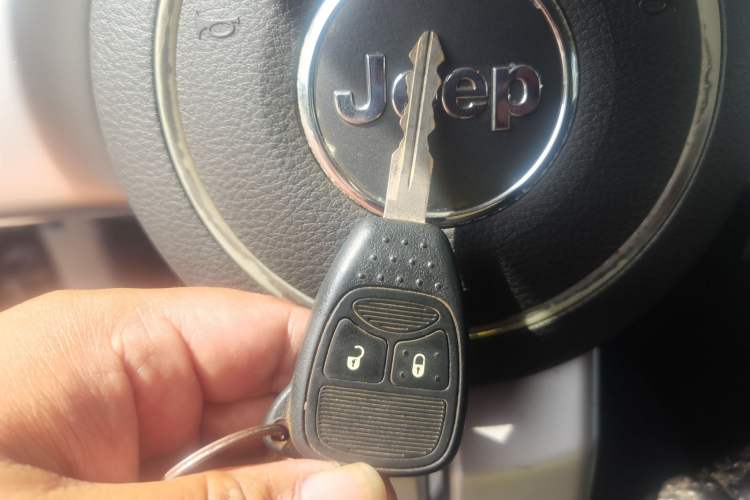 Used Jeep Compass 2014 2.0L two-wheel drive luxury version Vehicle Key