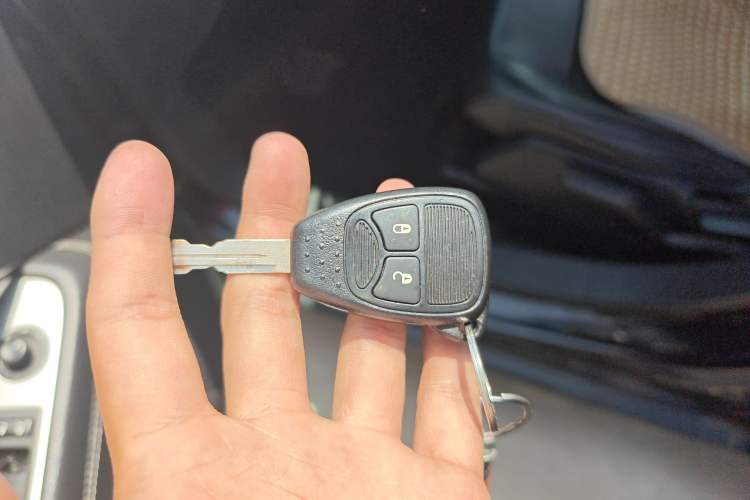 Used Jeep Compass 2014 2.4L Four-Wheel Drive Serpentine Collection Edition Vehicle Key