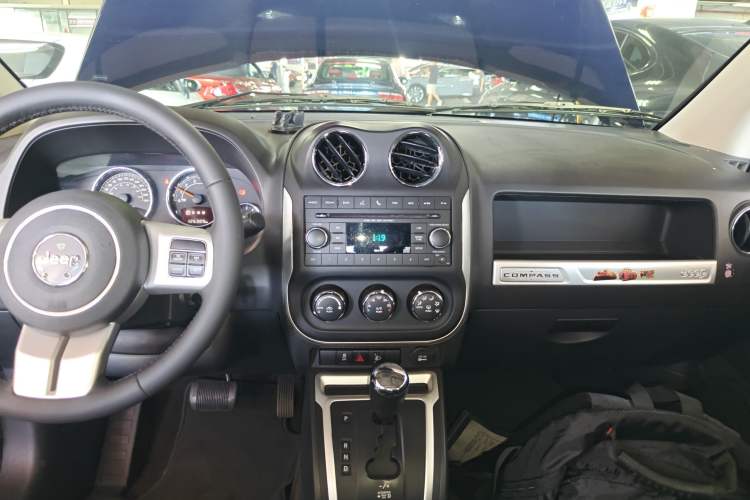 Used Jeep Compass 2014 Revised Version 2.4L Four-Wheel Drive Comfort Edition Audio And AC Panel