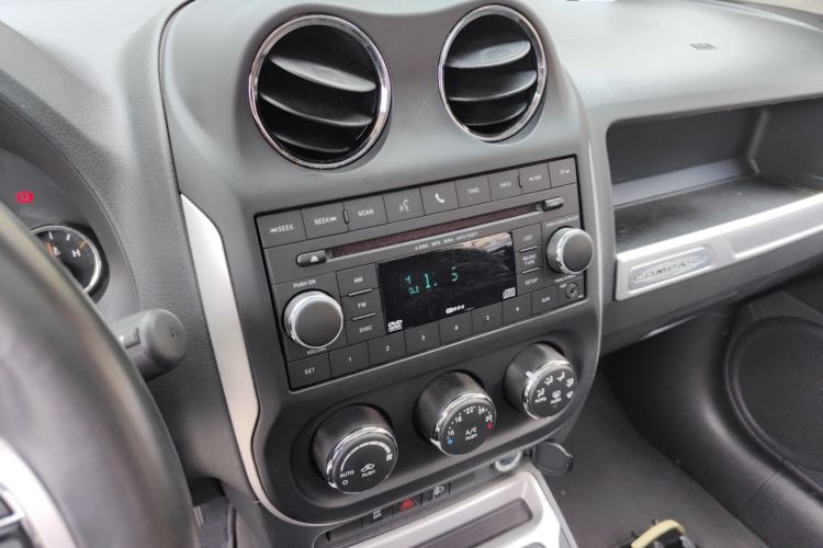 Used Jeep Compass 2014 Revised Version 2.4L Four-Wheel Drive Comfort Edition Audio And AC Panel