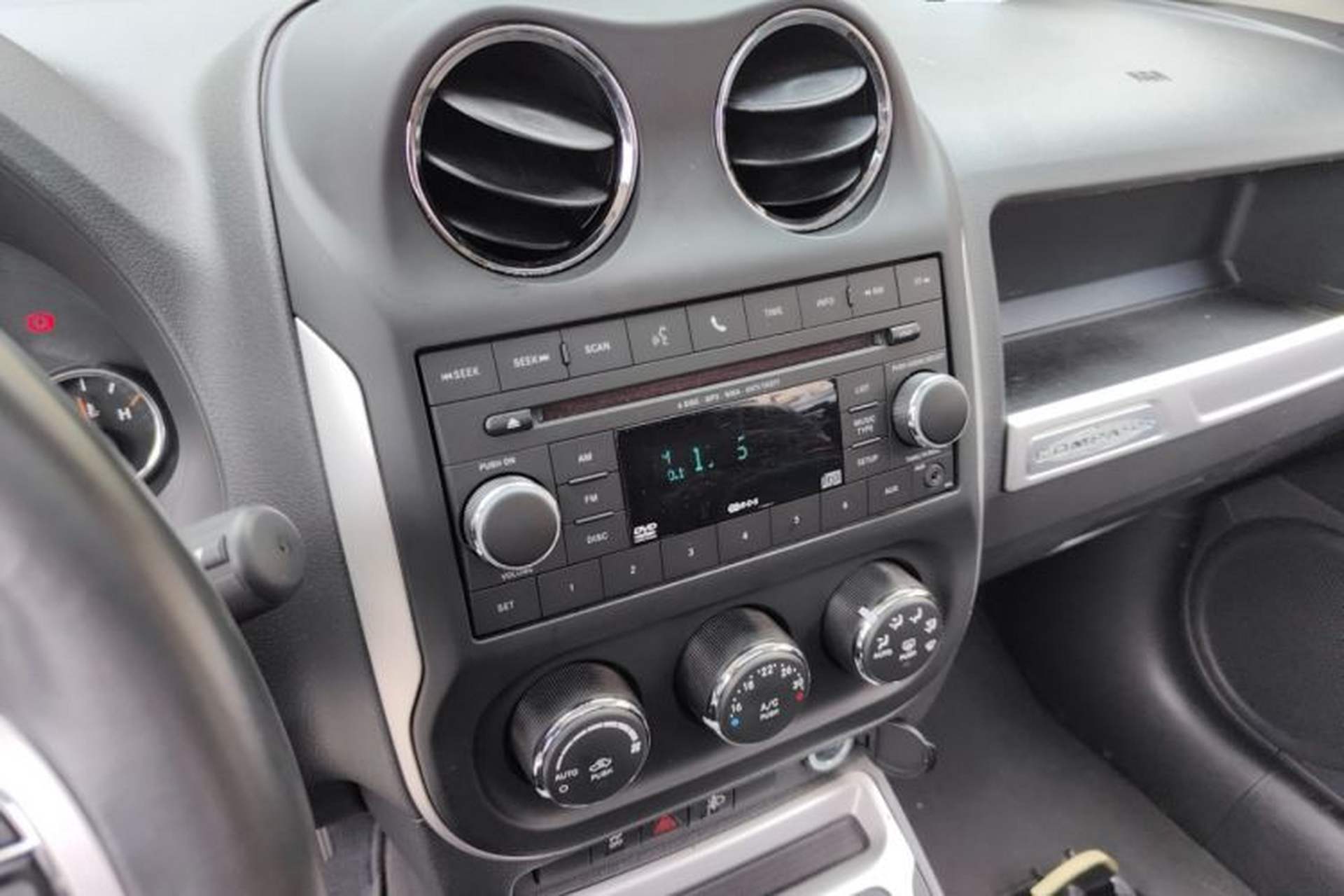 Used Jeep Compass 2014 Revised Version 2.4L Four-Wheel Drive Comfort Edition Audio And AC Panel