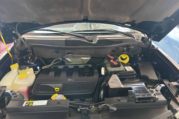 Used Jeep Compass 2014 Revised Version 2.4L Four-Wheel Drive Comfort Edition Engine Bay