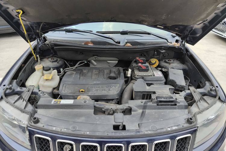 Used Jeep Compass 2014 Revised Version 2.4L Four-Wheel Drive Comfort Edition Engine Bay