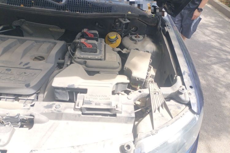 Used Jeep Compass 2014 2.4L four-wheel drive sport version Engine Bay Left