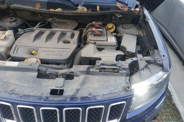Used Jeep Compass 2014 2.0L two-wheel drive sport version Engine Bay Left