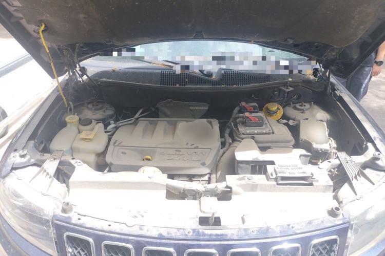 Used Jeep Compass 2014 2.4L four-wheel drive sport version Engine Bay