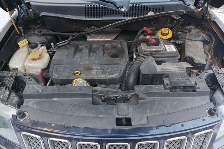Used Jeep Compass 2014 2.0L two-wheel drive luxury version Engine Bay