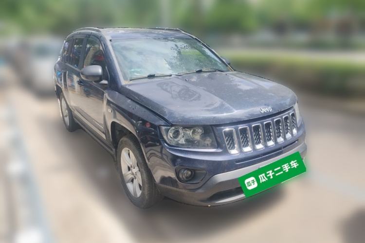 Used Jeep Compass 2014 2.4L four-wheel drive sport version Front Right 45 Deg