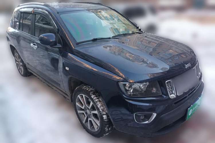 Used Jeep Compass 2014 2.0L two-wheel drive luxury version Front Right 45 Deg