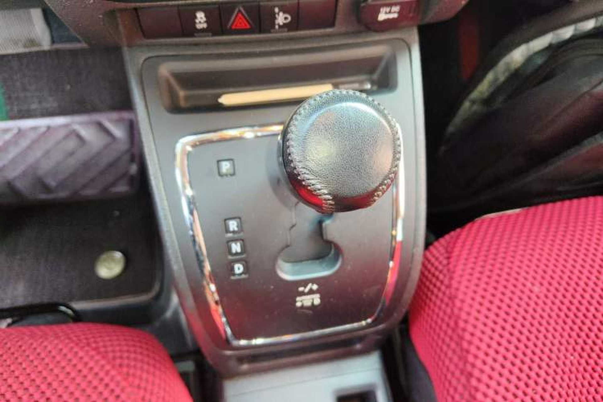 Used Jeep Compass 2014 2.4L four-wheel drive sport version Gear Lever