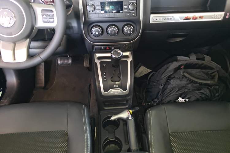 Used Jeep Compass 2014 Revised Version 2.4L Four-Wheel Drive Comfort Edition Gear Lever