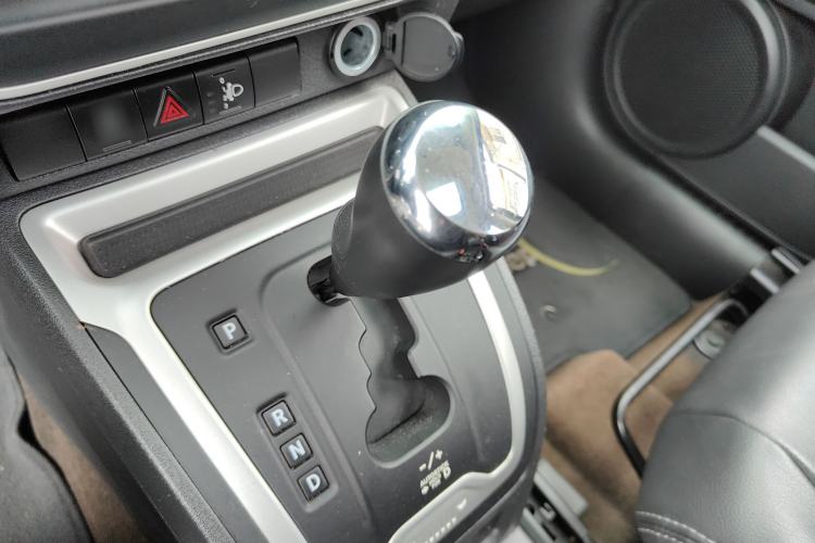 Used Jeep Compass 2014 Revised Version 2.4L Four-Wheel Drive Comfort Edition Gear Lever