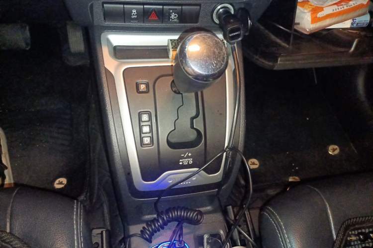 Used Jeep Compass 2014 Revised Version 2.4L Four-Wheel Drive Comfort Edition Gear Lever