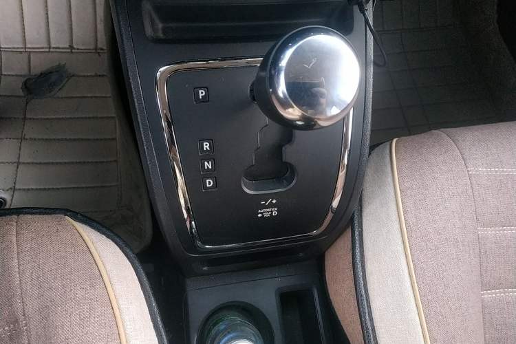 Used Jeep Compass 2014 2.0L two-wheel drive sport version Gear Lever