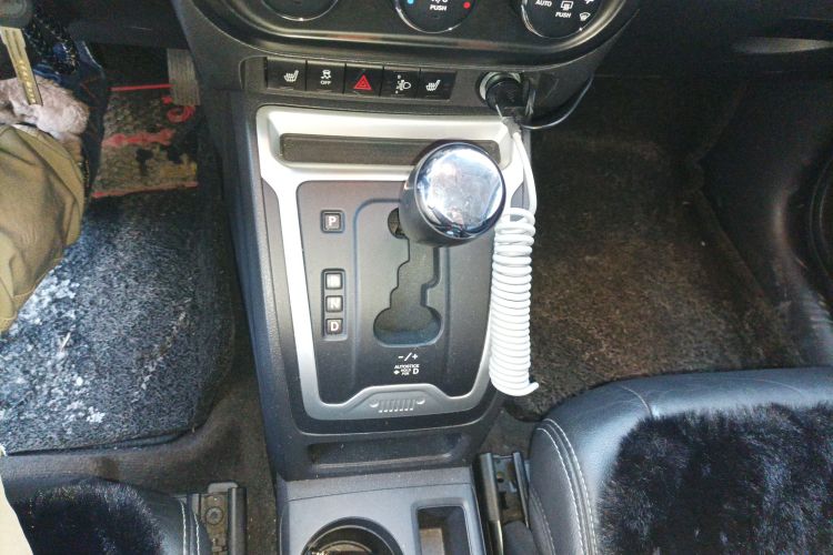 Used Jeep Compass 2014 2.0L two-wheel drive luxury version Gear Lever