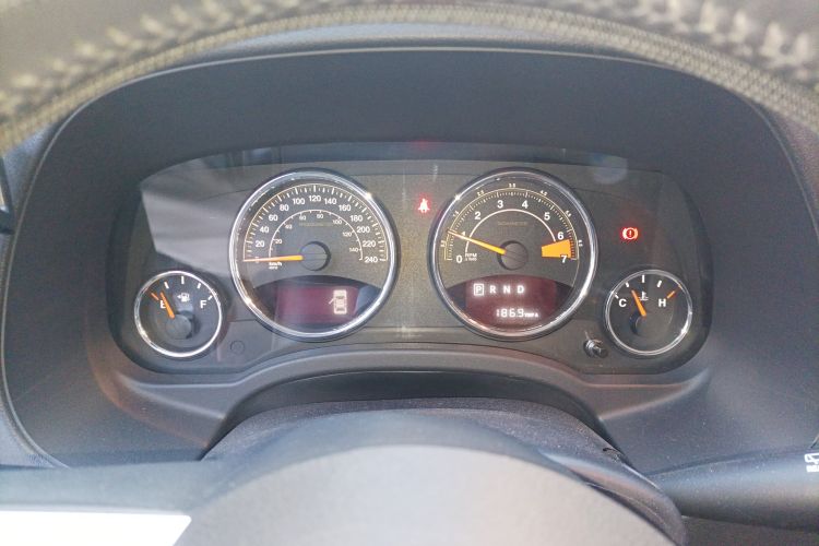 Used Jeep Compass 2014 2.0L two-wheel drive luxury version Instrument Cluster