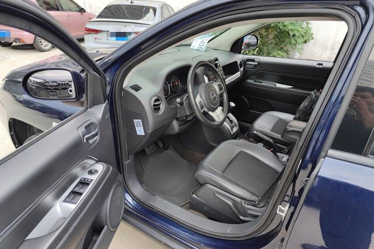 Used Jeep Compass 2014 Revised Version 2.4L Four-Wheel Drive Comfort Edition Interior 3