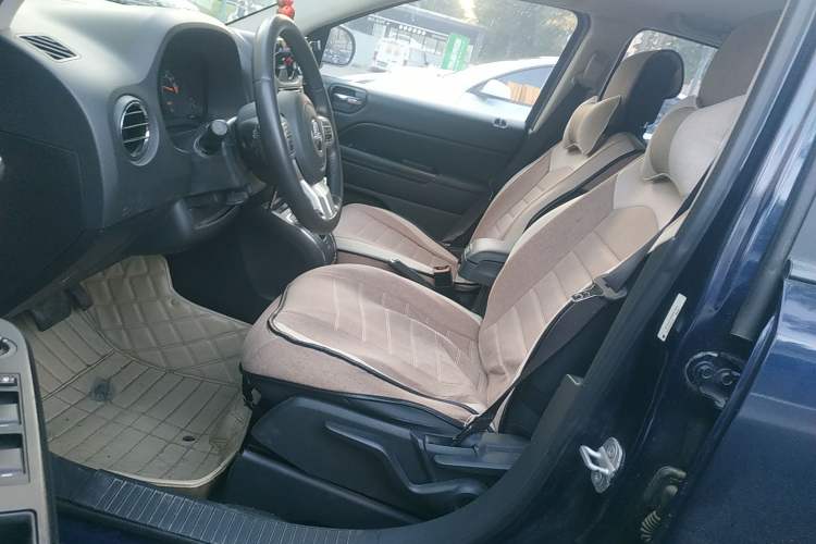 Used Jeep Compass 2014 2.0L two-wheel drive sport version Left Front Seat