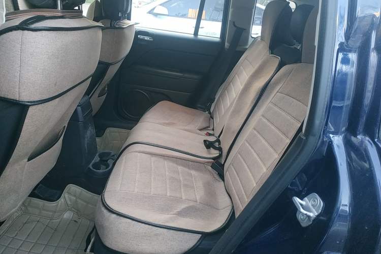 Used Jeep Compass 2014 2.0L two-wheel drive sport version Left Rear Seat