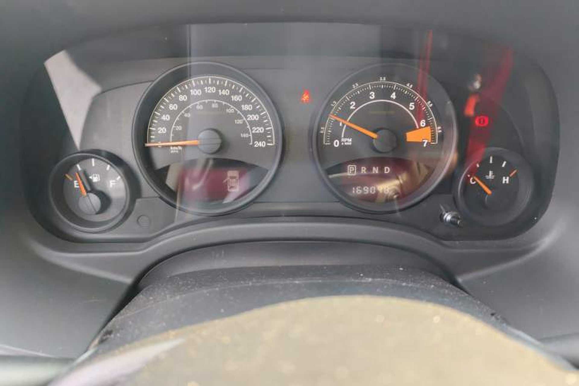 Used Jeep Compass 2014 2.4L four-wheel drive sport version Odometer Close Up