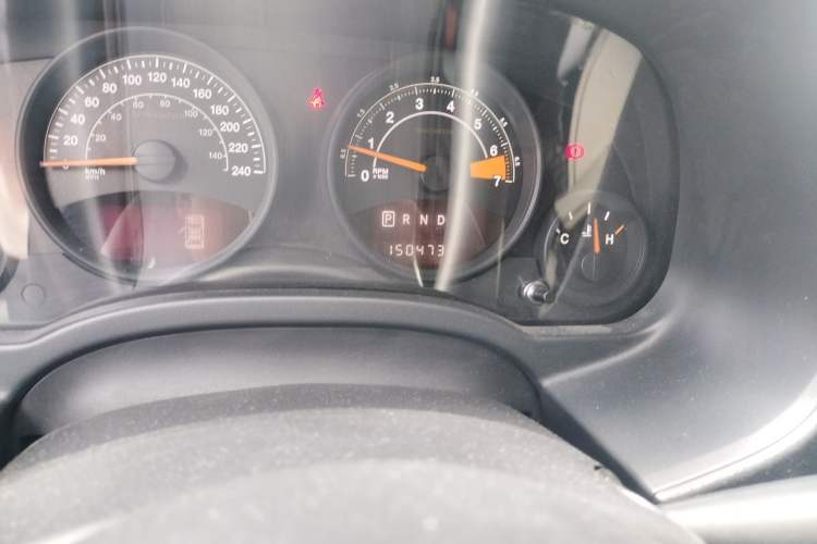 Used Jeep Compass 2014 2.4L four-wheel drive sport version Odometer Close Up