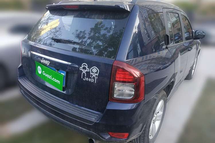 Used Jeep Compass 2014 2.0L two-wheel drive sport version Rear Right 45 Deg