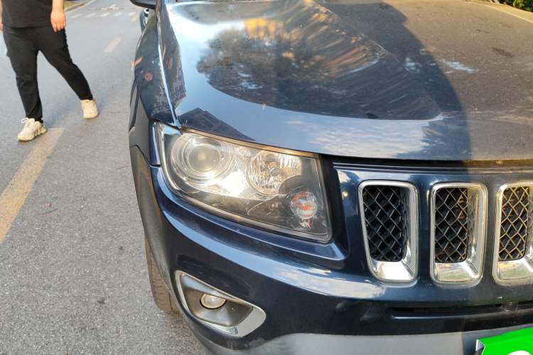 Used Jeep Compass 2014 Revised Version 2.4L Four-Wheel Drive Comfort Edition Right Front Headlight
