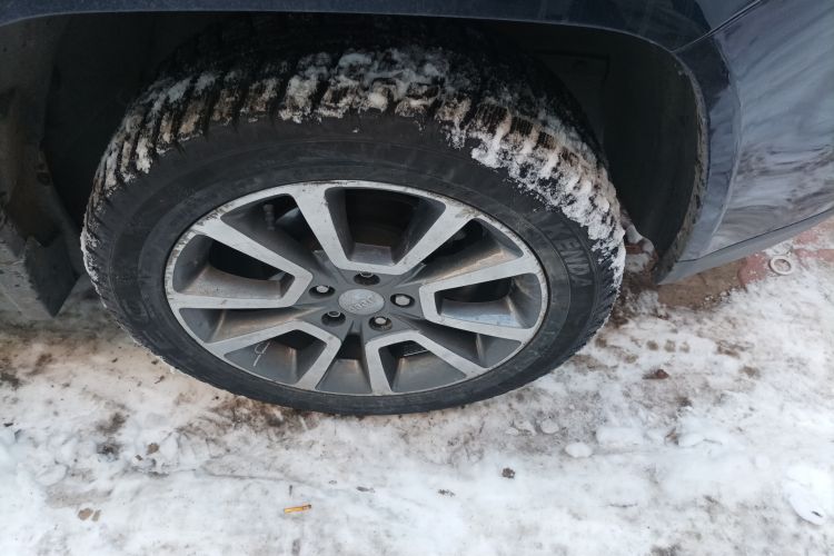 Used Jeep Compass 2014 2.0L two-wheel drive luxury version Right Front Wheel Hub