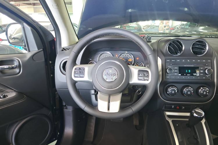 Used Jeep Compass 2014 Revised Version 2.4L Four-Wheel Drive Comfort Edition Steering Wheel