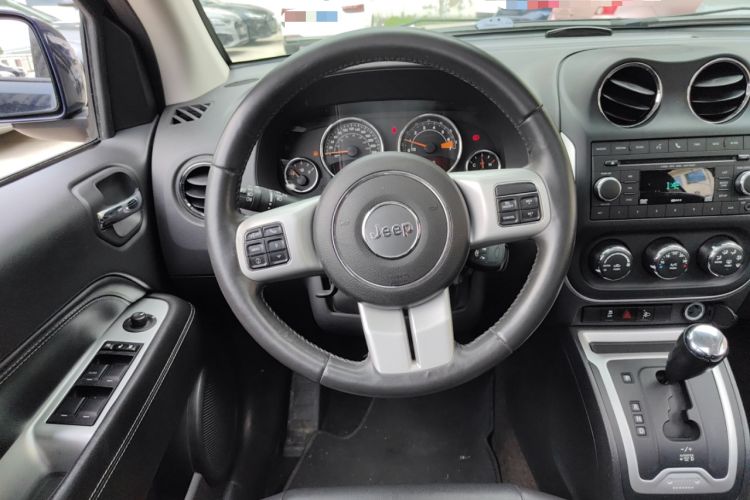 Used Jeep Compass 2014 Revised Version 2.4L Four-Wheel Drive Comfort Edition Steering Wheel