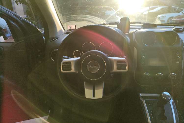 Used Jeep Compass 2014 Revised Version 2.4L Four-Wheel Drive Comfort Edition Steering Wheel